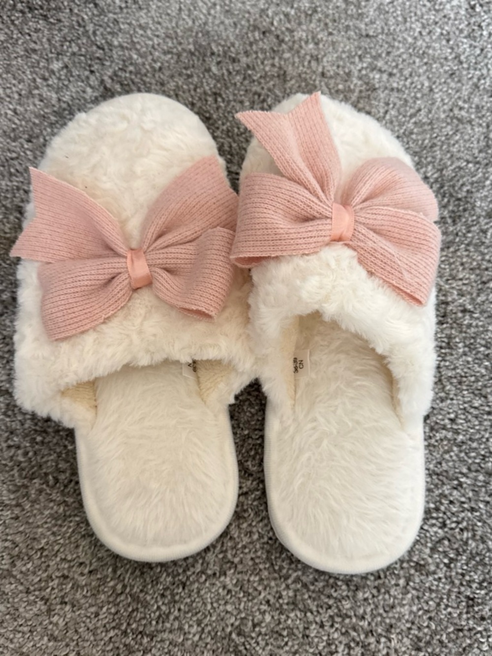 Amazon Women's Cream Fuzzy Slippers with Pink Knit Bow